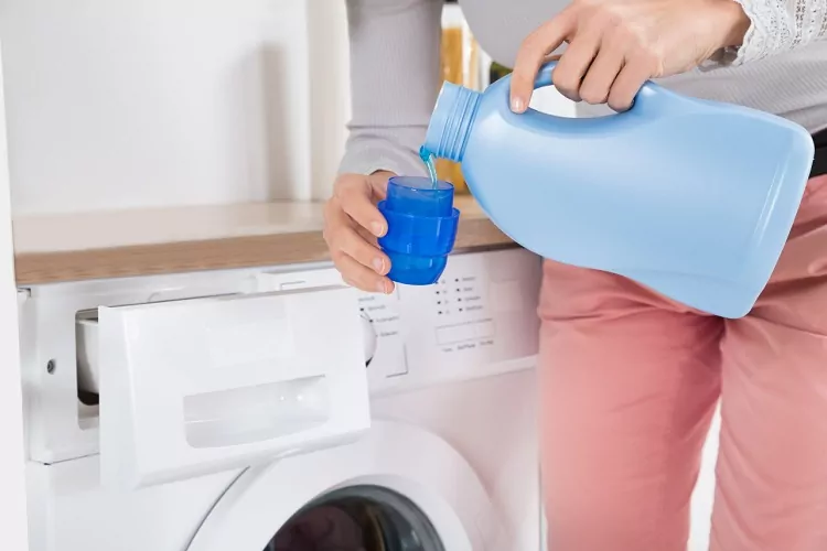 اضافه کردن مایع شستشو