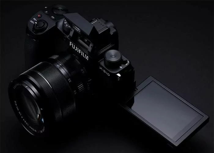 دوربین FUJIFILM X-S10 مجهز به لرزش‌گیر درون دوربین ۶ استاپه است.