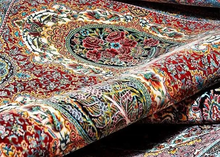 هرچه تراکم فرش بیشتر باشد، کیفیت و دوام فرش بیشتر خواهد بود.