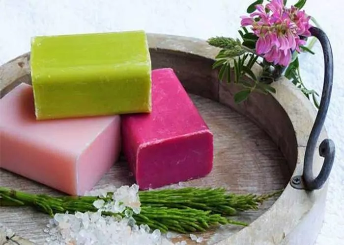 پودر صابون برای تمیز کردن فرش