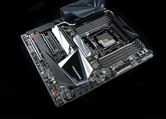 مادربرد Gigabyte X299X Designar 10G VRM برای گیمینگ‌های حرفه‌ای مناسب است.