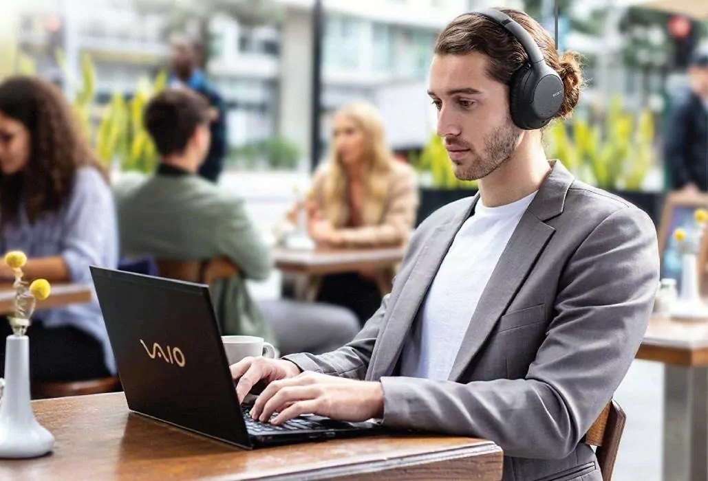 آرامش و تمرکز حین کار با قابلیت نویز کنسلینگ هدفون