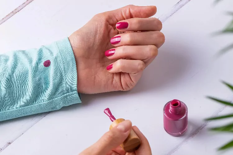 پاک کردن لاک از روی لباس