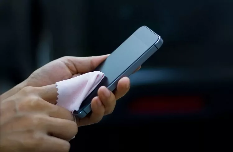 تمیز کردن گوشی