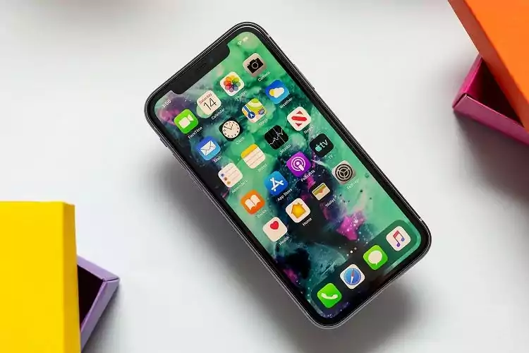 مقایسه آیفون 13 با 12 پرو مکس صفحه نمایش