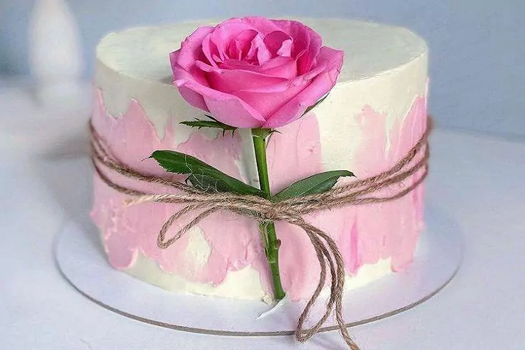 کیک با استفاده از گل طبیعی