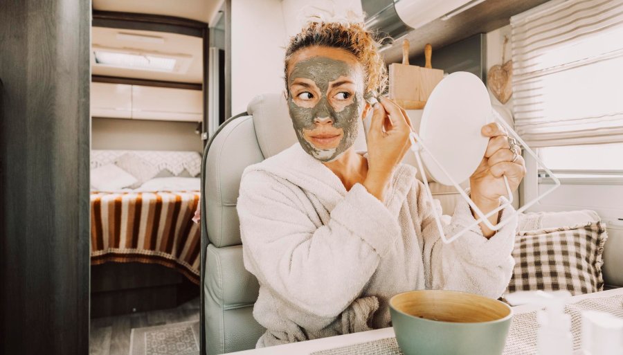 تهیه ماسک‌های صورت خانگی با مواد طبیعی
