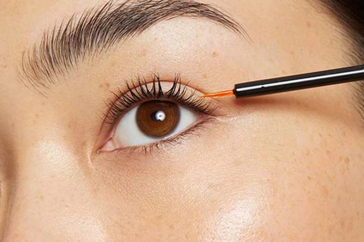 چرا به تقویت کنندههای مژه نیاز داریم؟